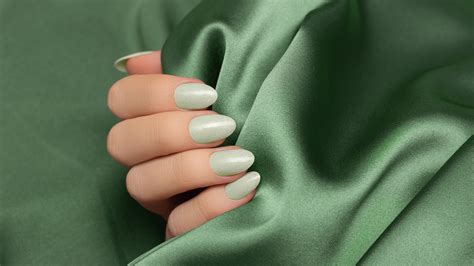 Seafoam Green Is The Nail Color Trend You Need To Try Before 